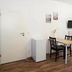 Zentral Gelegene Zimmer Mit Gemeinschaftsbad Und Kueche