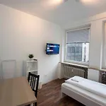 Zentral Gelegene Zimmer Mit Gemeinschaftsbad Und Kueche